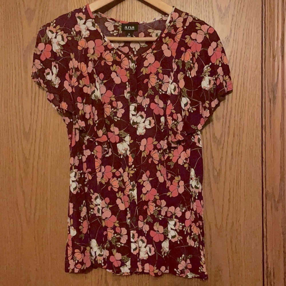 a.n.a Maroon Floral Short Sleeve Blouse EUC size Medium